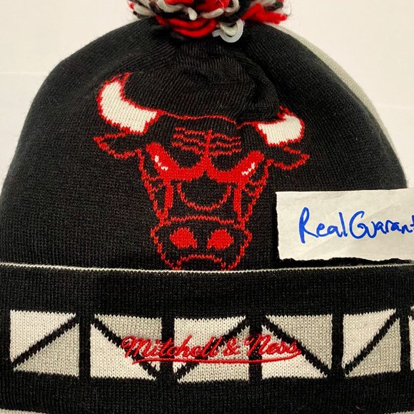 New 100% Mitchell & Ness RARE Chicago Bulls 2 Face Knit Hat Winter NBA Beanie - Picture 2 of 4